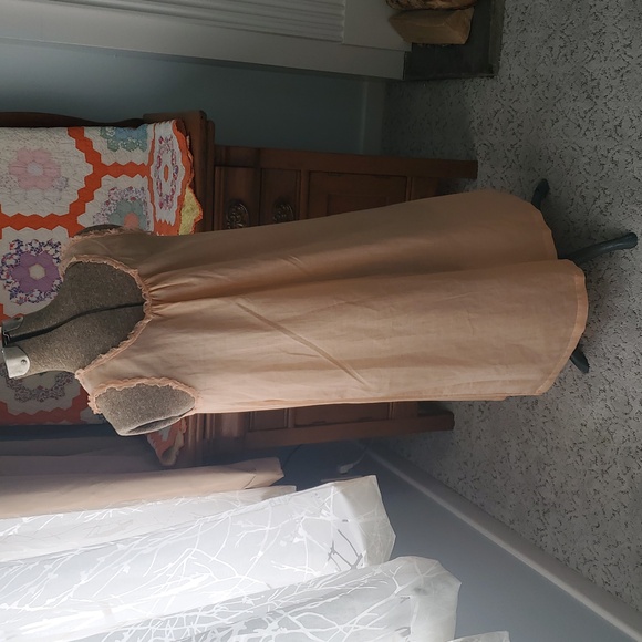 Vintage Peachy Pink Sleeveless Lightweight Shift Gown - Picture 11 of 14
